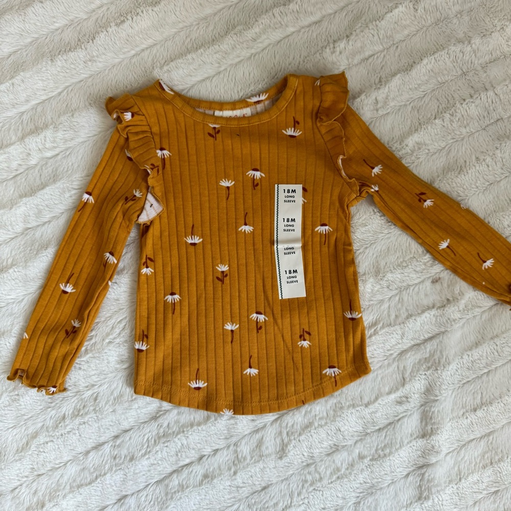 Outfit bundle🐝✨ - Picture 2 of 4